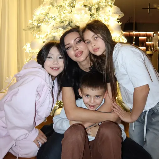 Оксана Самойлова с детьми Оксана Самойлова с детьми