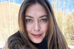 Мария Шарапова снялась в купальнике в открытом бассейне на горнолыжном курорте