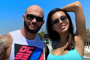 «Горячая мамочка»: Самойлова в бикини впервые обняла Джигана после примирения «Горячая мамочка»: Самойлова в бикини впервые обняла Джигана после примирения