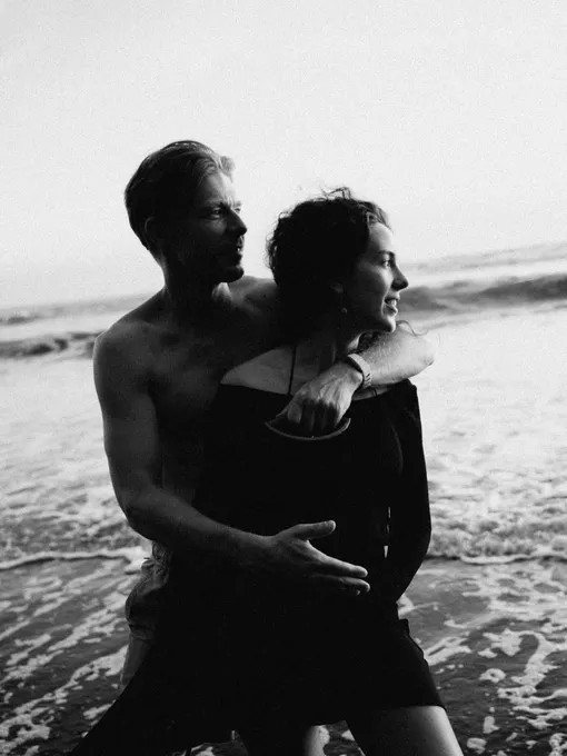 Никиту Ефремова сняли на Бали в объятиях молодой возлюбленной Никиту Ефремова сняли на Бали в объятиях молодой возлюбленной