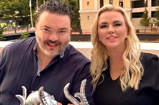 «Любимый балует»: Анна Семенович похвасталась кольцом в виде змейки с бриллиантами за 1,5 млн рублей «Любимый балует»: Анна Семенович похвасталась кольцом в виде змейки с бриллиантами за 1,5 млн рублей