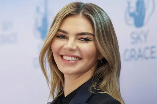 Олимпийская чемпионка показала растяжку: Алина Кабаева сделала впечатляющий шпагат Олимпийская чемпионка показала растяжку: Алина Кабаева сделала впечатляющий шпагат