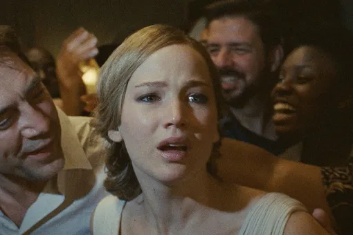 В триллере «Мама» есть знаменитые актеры, мистика, смешение жанров и непредсказуемый финал Триллеры с высоким рейтингом и непредсказуемой развязкой