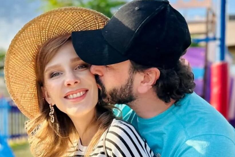 «Мы уехали отдыхать»: Лиза Арзамасова показала трогательные кадры с мужем и детьми на турецком курорте