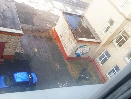 Школьник выпрыгнул из окна, пытаясь сбежать