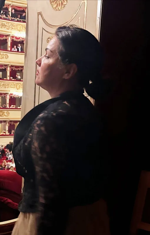 Анна Нетребко перед выходом на сцену театра «Ла Скала» Анна Нетребко перед выходом на сцену театра «Ла Скала»