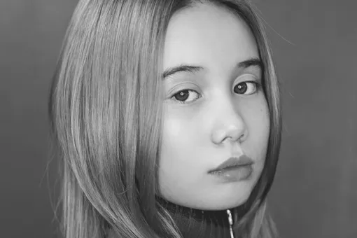 Внезапно ушла из жизни после гибели брата 14-летняя рэперша Лил Тэй Внезапно ушла из жизни после гибели брата 14-летняя рэперша Лил Тэй