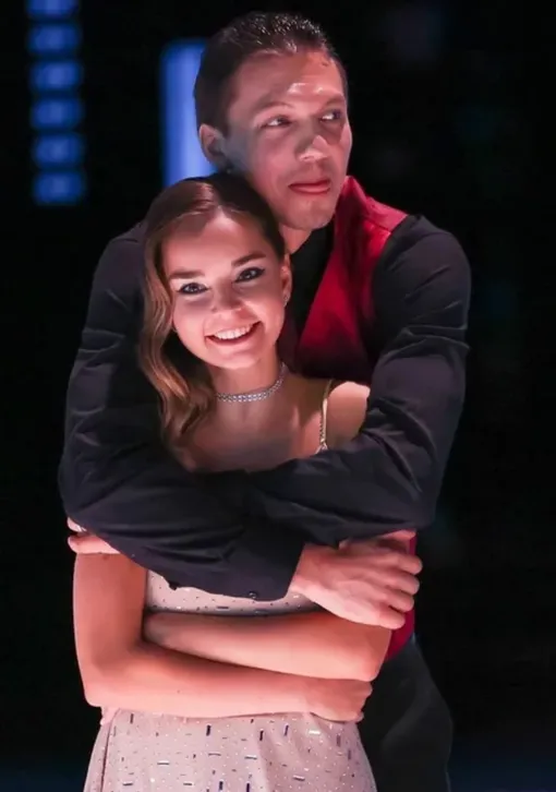 Дина Аверина и Дмитрий Соловьев на шоу «Ледниковый период»