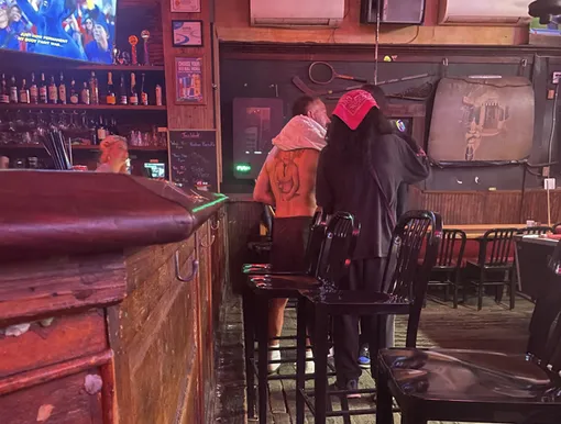 Шайа Лабаф вновь поскандалил в баре Шайа Лабаф вновь поскандалил в баре