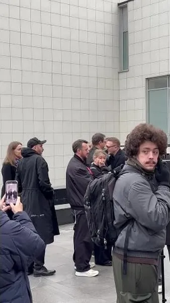 Нажми и смотри