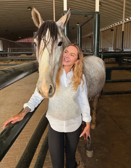 Анна Асти с жеребцом в Испании Анна Асти с жеребцом в Испании