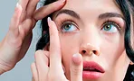 Чем опасны цветные контактные линзы: мнение офтальмолога