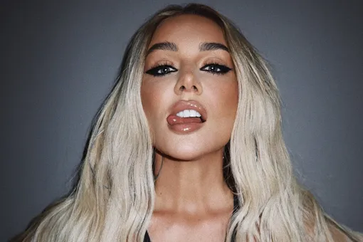 «Меня бросил парень, а не ее!»: Анна Седокова показала домашнее видео «Меня бросил парень, а не ее!»: Анна Седокова показала домашнее видео