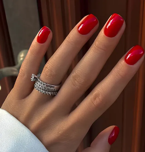 Твой знак свыше сделать красный маникюр в марте 2026 года