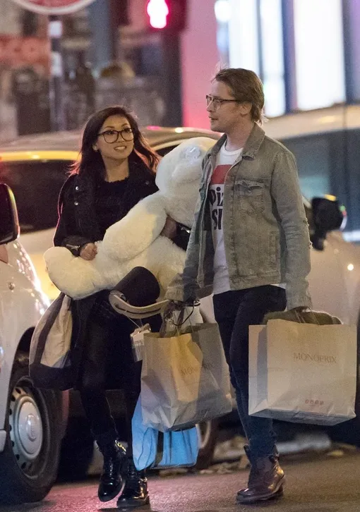 Маколей Калкин и Бренда Сонг