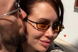 «Мой счастливый мужчина»: Аврора Киба показала полураздетого бойфренда на жарком курорте «Мой счастливый мужчина»: Аврора Киба показала полураздетого бойфренда на жарком курорте