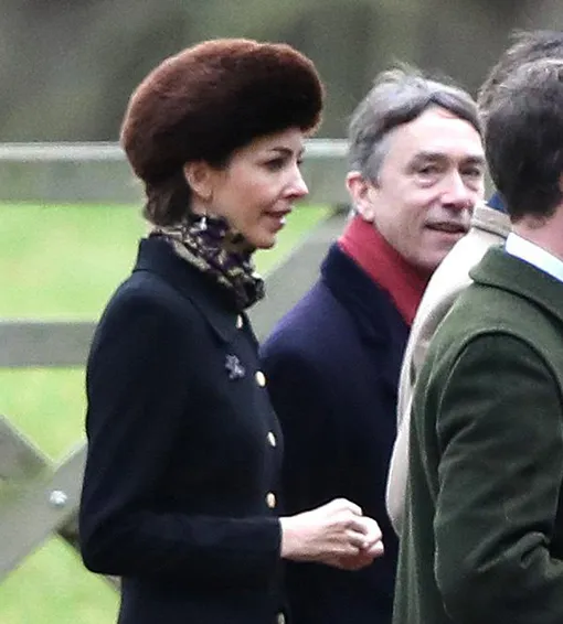 Роуз Хэнбери и Дэвид Роксаведж с королевской семьей на службе с Сандрингеме