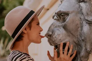 «Я облизала льва»: Дарья Мельникова в пикантном наряде пошалила на курорте «Я облизала льва»: Дарья Мельникова в пикантном наряде пошалила на курорте