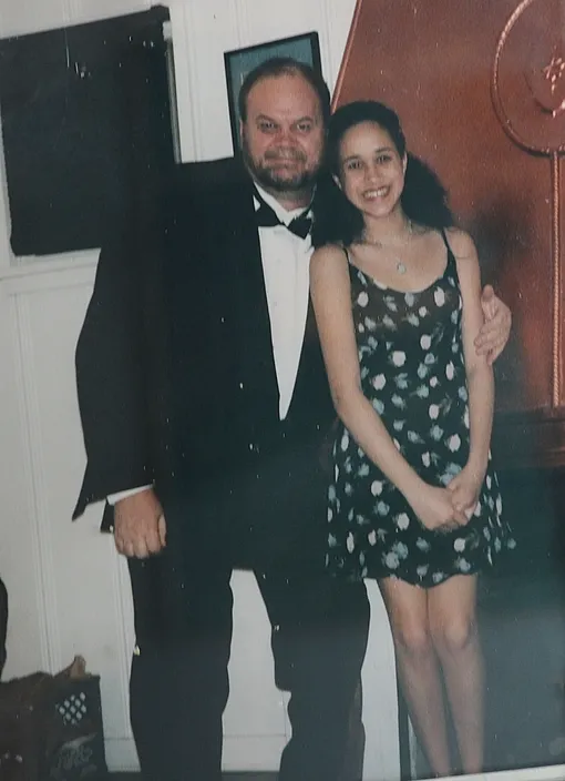 Меган Маркл с отцом на архивном фото Меган Маркл с отцом на архивном фото