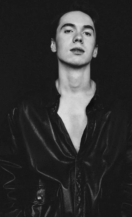 Денис Власенко пока свободен от брачных уз