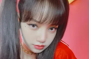 «Хочется выйти в пижаме и просто поесть»: Лиса из BLACKPINK призналась, что ей не хватает личного пространства «Хочется выйти в пижаме и просто поесть»: Лиса из BLACKPINK призналась, что ей не хватает личного пространства