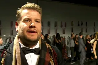 Комик Джеймс Корден закрыл показ Burberry Комик Джеймс Корден закрыл показ Burberry