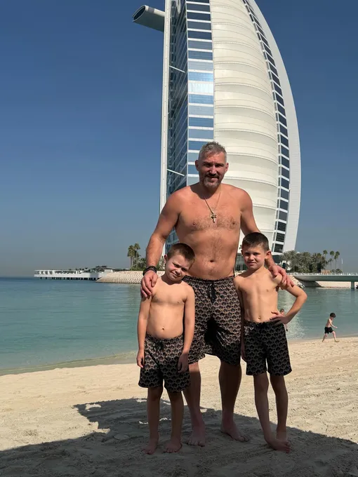 Александр Овечкин с сыновьями на отдыхе