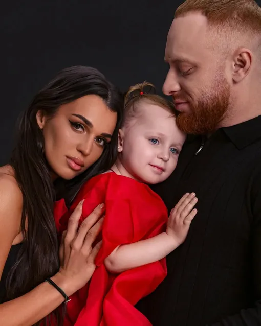 Леша Свик показал фото с Ксенией Ткачевой и дочерью Эмилией