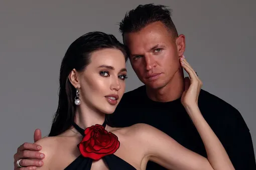 Анастасия Костенко и Дмитрий Тарасов в «космических» нарядах прошли по подиуму на показе в Казани Анастасия Костенко и Дмитрий Тарасов в «космических» нарядах прошли по подиуму на показе в Казани