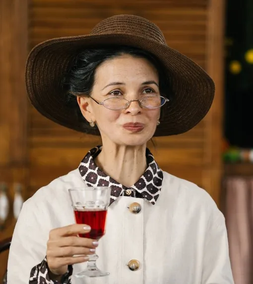 Мария Смольникова в сериале «Праздники»