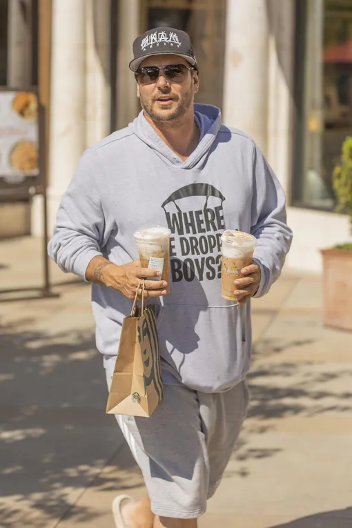 Кевин Федерлайн написал мемуары о браке с певицей