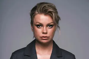 Звезда сериалов Евгения Осипова побрилась налысо и перенесла пересадку волос Звезда сериалов Евгения Осипова побрилась налысо и перенесла пересадку волос