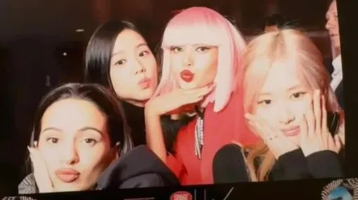 Коллеги Лисы по BLACKPINK поддержали ее во время выступления на Crazy Horse Коллеги Лисы по BLACKPINK поддержали ее во время выступления на Crazy Horse