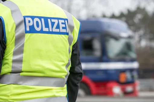 В Германии грузовик врезался в толпу людей: 3 погибших, 20 раненых В Германии грузовик врезался в толпу людей: 3 погибших, 20 раненых