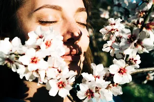 Весенняя перезагрузка: 9 ароматов, которые помогут начать новую жизнь и поверить в себя