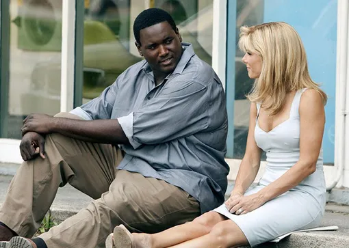 Куинтон Аарон и Санда Буллок в фильме «Невидимая сторона»