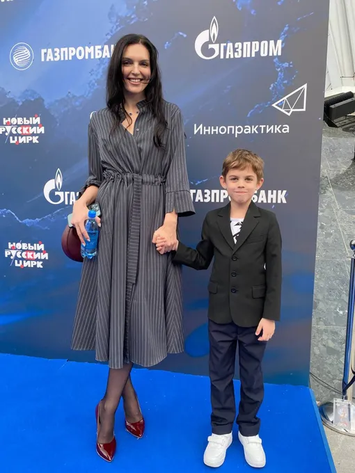 Валерия Девятова с сыном Гошей на гала-премьере театрализованного циркового шоу «Сны Пушкина» Валерия Девятова с сыном Гошей на гала-премьере театрализованного циркового шоу «Сны Пушкина»