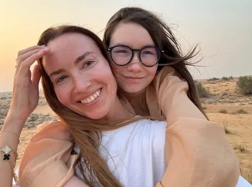 Юлия Александрова с дочерью Верой на отдыхе Юлия Александрова с дочерью Верой на отдыхе