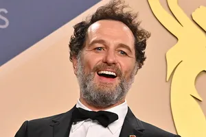 Все победители премии «Эмми-2026»: Мэттью Риз, Джин Смарт, Ноа Уайли и другие Все победители премии «Эмми-2026»: Мэттью Риз, Джин Смарт, Ноа Уайли и другие