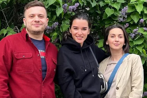 «Папа нас объединил уже после смерти»: Ксения Бородина показала родных брата и сестру, с которыми почти не общалась «Папа нас объединил уже после смерти»: Ксения Бородина показала родных брата и сестру, с которыми почти не общалась