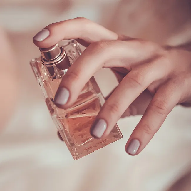 Самые шлейфовые и стойкие женские духи: 25 лучших по версии VOICE