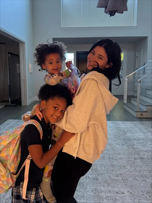 Кайли Дженнер с детьми