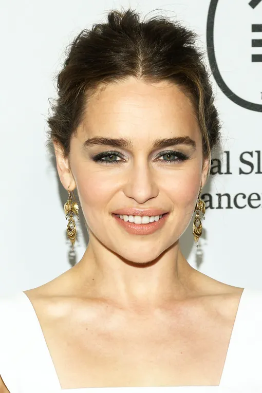 прически на прямой пробор