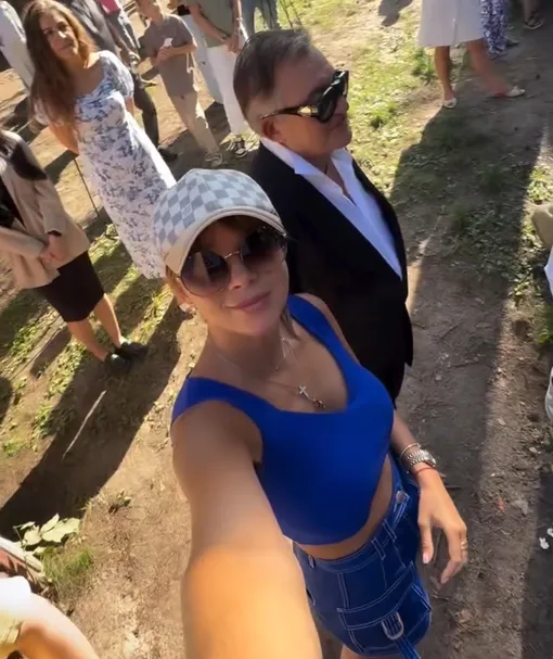 Полина и Дмитрий Дибровы на школьном празднике Полина и Дмитрий Дибровы на школьном празднике