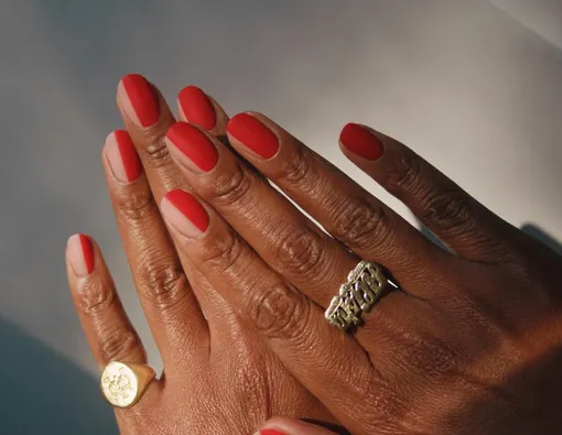 красный летний маникюр 2025 красный летний маникюр 2025