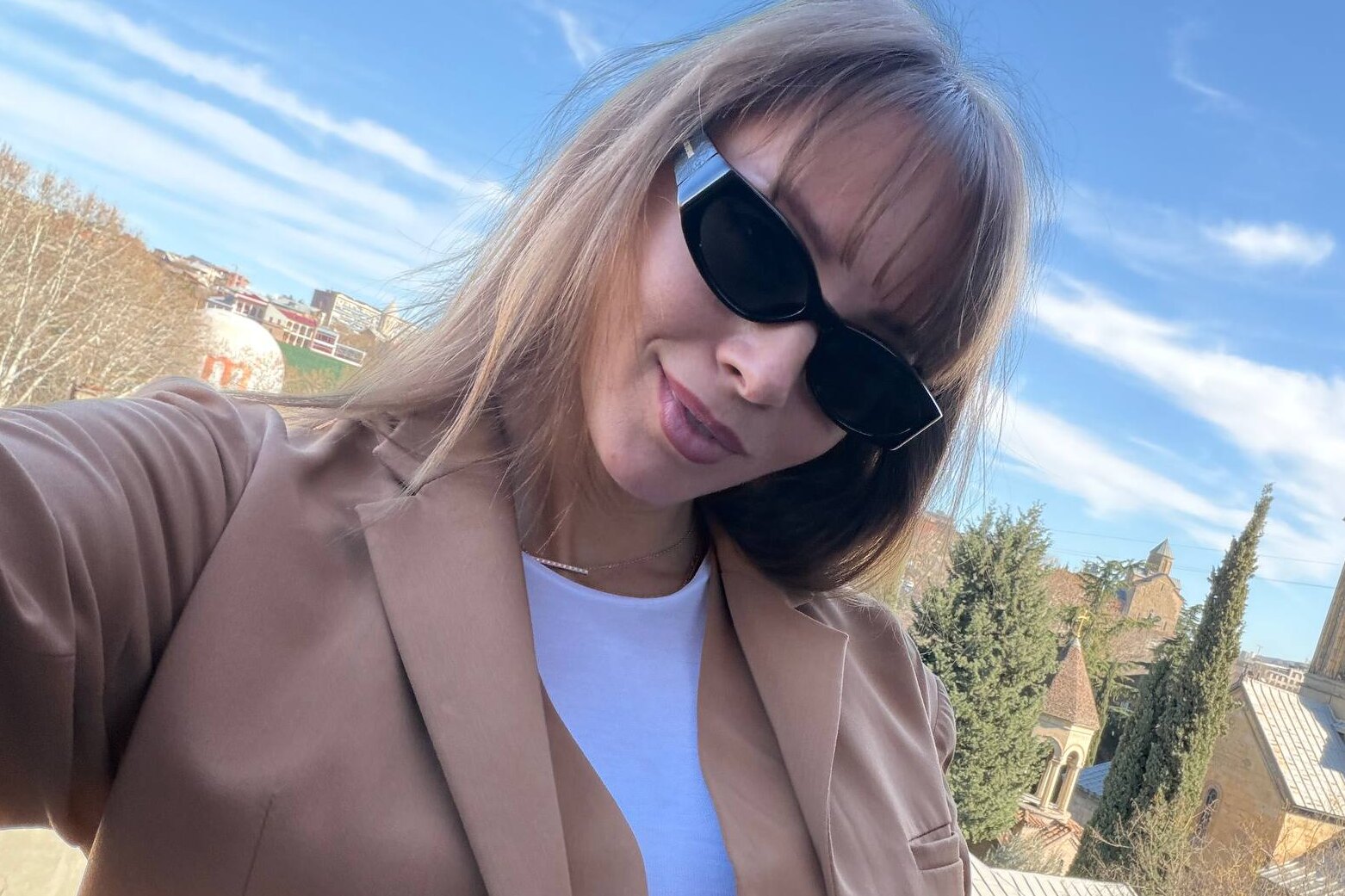 Полина Диброва прилетела в Грузию, оставив сыновей с бывшим мужем