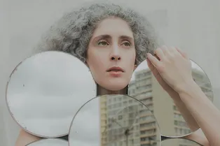 Какой витамин нужно принимать, чтобы уменьшить седину в волосах — и в каких продуктах его больше всего Какой витамин нужно принимать, чтобы уменьшить седину в волосах — и в каких продуктах его больше всего