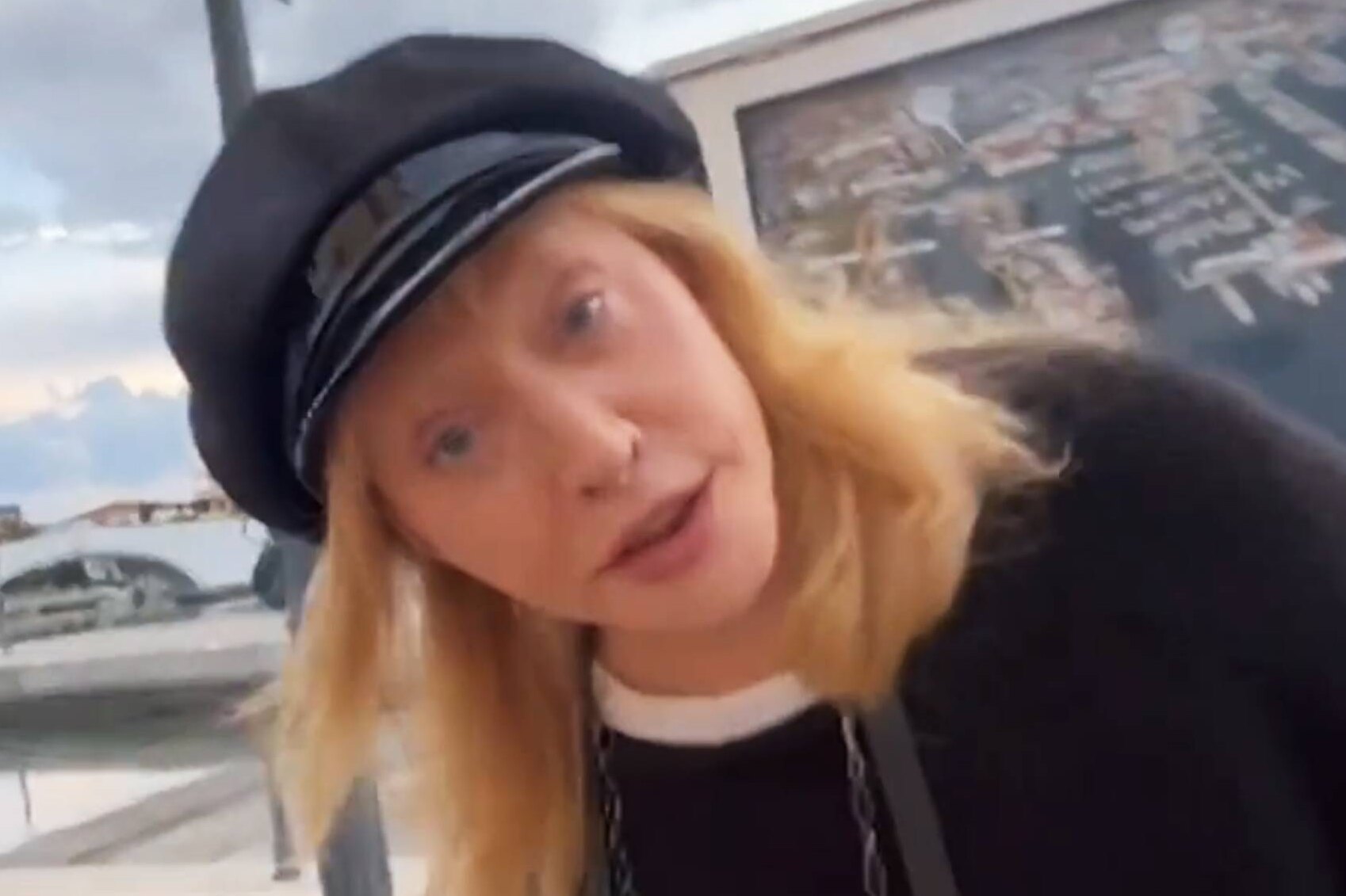 «Вы тупые! Я патриотка, а ты нахалка!»: Алла Пугачева набросилась на российскую журналистку на Кипре