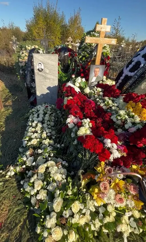 Сергея Соседова похоронили рядом с отцом на Перепечинском кладбище Сергея Соседова похоронили рядом с отцом на Перепечинском кладбище