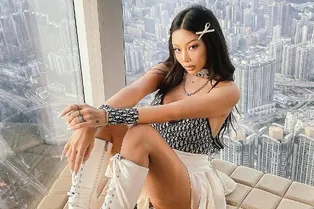 «Они пытались сунуть мою голову в унитаз»: звезду k-pop Джесси обвинили в нападении на девушку в одном из клубов Сеула «Они пытались сунуть мою голову в унитаз»: звезду k-pop Джесси обвинили в нападении на девушку в одном из клубов Сеула